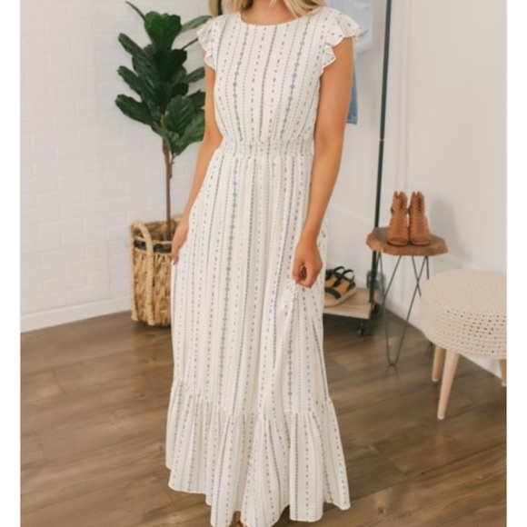 Magnolia boutique everly flutter sleeve dress L - Picture 2 of 5